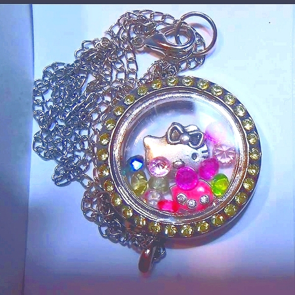 💚 Hello Kitty Story Locket Pendant   Copy - Picture 5 of 11
